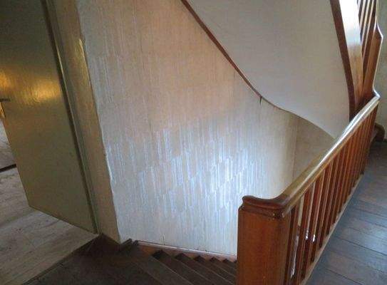 17-Treppenhaus ins Obergeschoss.JPG