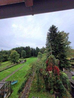 ... mit Blick in den Garten