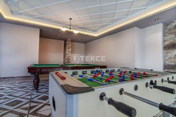 Seafront Home in a Complex with a Pool in Mahmutlar Alanya