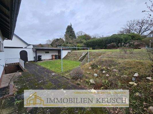 Terrasse-Schuppen-Garten über 2 Ebenen