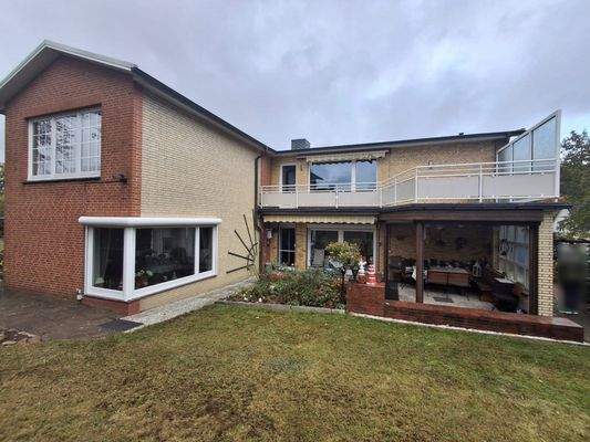 Rückansicht vom Garten aus