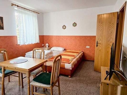 Hinterhaus - Wohnung EG Links