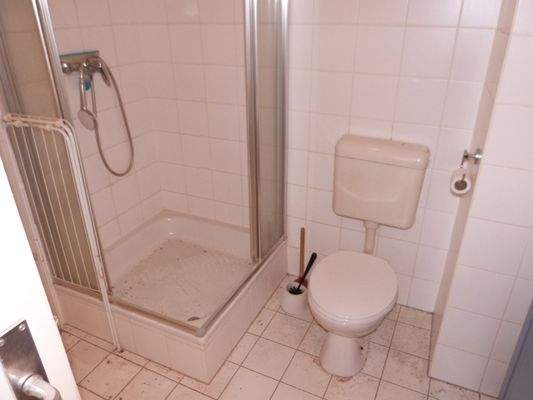 Dusche und Toilette
