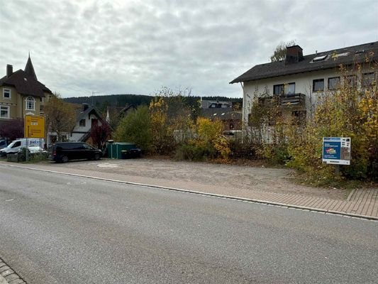 Baugrundstück-Parkplatz