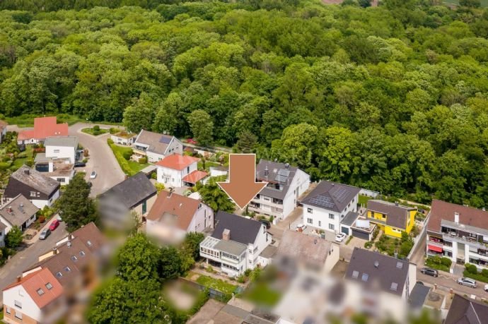 In begrünter Toplage - Bezugsfreies Architektenhaus mit Sonnengarten und 4 Garagen!