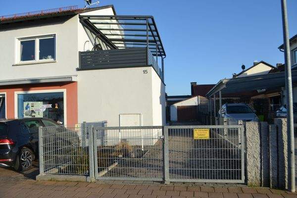 Zufahrt zur Garage und dem Grundstück