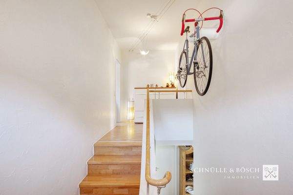 Ein toller Treppenaufgang mit hohen Decken