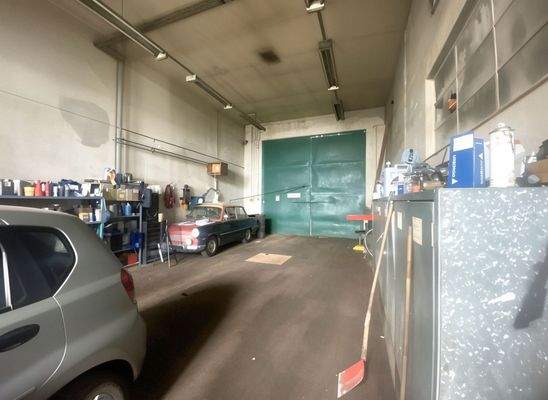 Werkstatt mit drei separaten Hallen