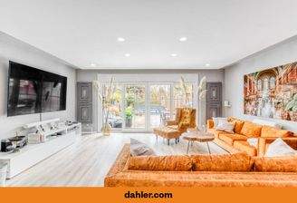 _Wohnzimmer mit Zugang zum Pool