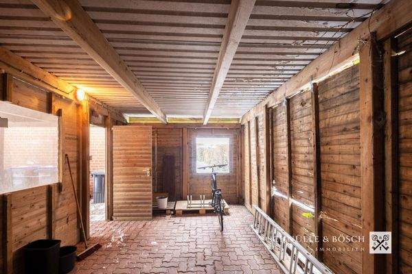 Fahrradschuppen und Werkstatt direkt am Carport
