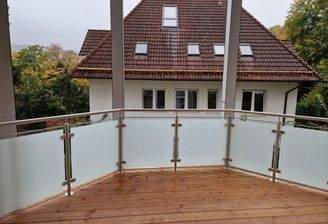 Überdachter Balkon