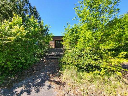 Eingang Gebäude 106.jpg