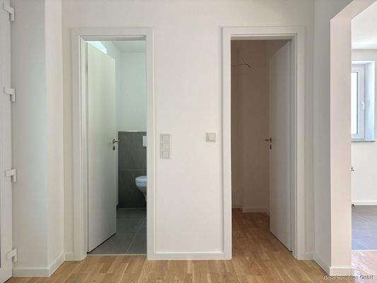 Bad und Abstellraum EG