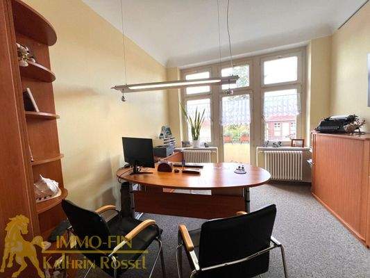 Chefzimmer mit Balkon