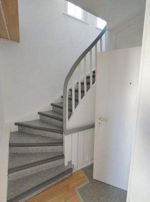 Interner Treppenaufgang zum DG