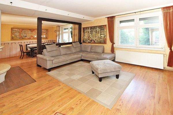 Wohnzimmer mit Essbereich