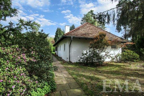 Hausansicht und Zuweg