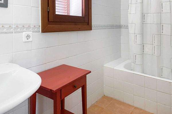 Badezimmer mit Duschwanne