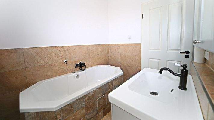 OG: Tageslichtbad Badewanne