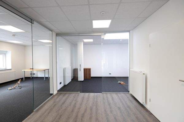 Flur in Blickrichtung Konferenzraum / Büro 4