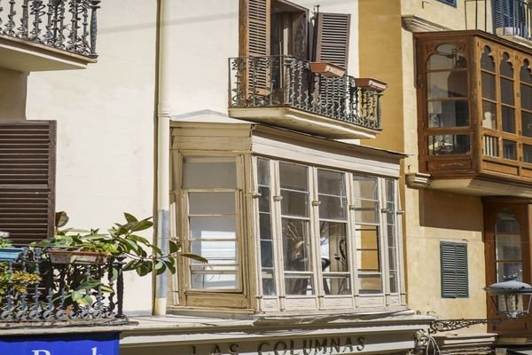 Helles und geräumiges Duplex mit viel Charakter und historischen Elementen in bester Lage der Altstadt