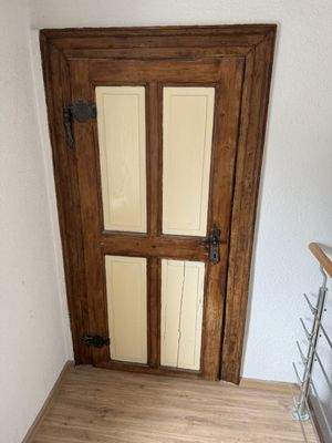 Liebevoll aufgearbeitete Türen