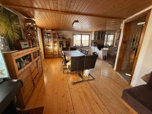 Esszimmer mit Küche