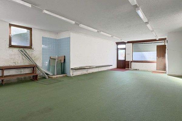 Nebengebäude - ehemaliges Hallenbad