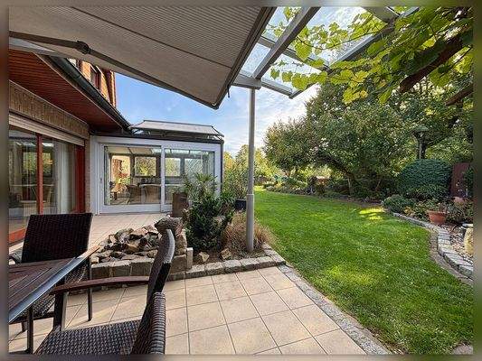 Terrasse mit Beschattung