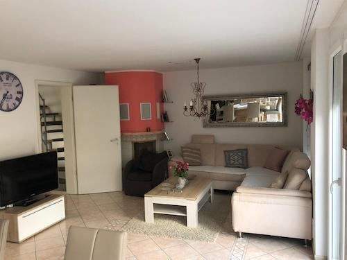 Wohnzimmer mit Kachelofen