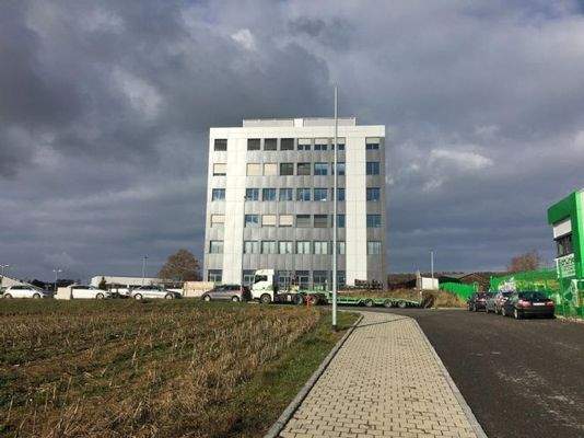 rechts der Nachbar ....vom Industriegebiet aus