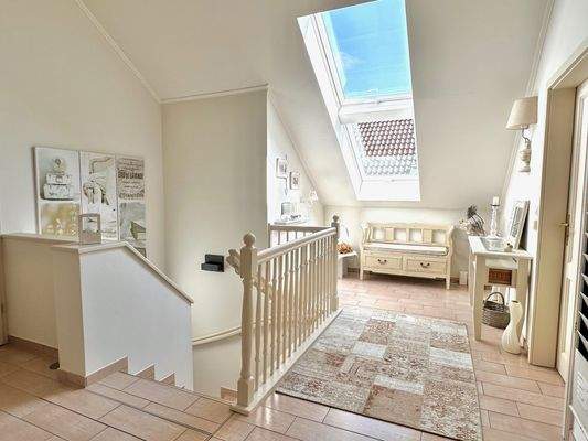 Offene und helle Empore im Obergeschoss