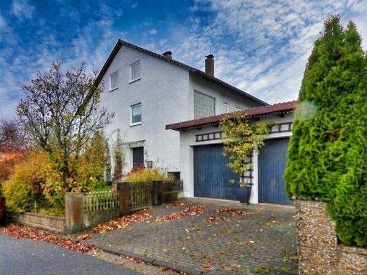 Zweifamilienhaus mit Doppelgarage