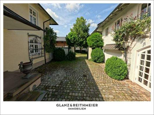 Durchgang Herrenhaus Büro 