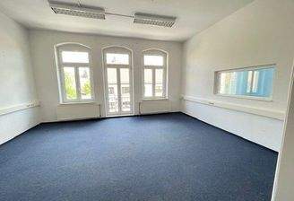 Büroraum mit kleinem Balkon