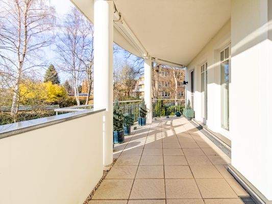 Weitläufiger Balkon