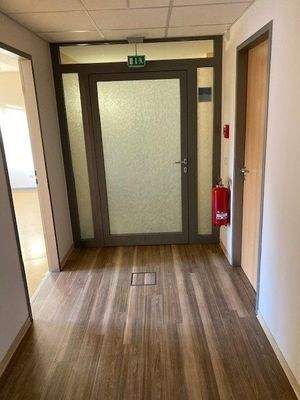 (321)TH Links Flur 01.jpg