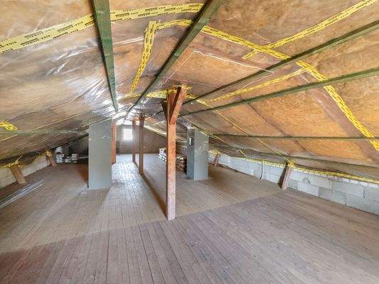 Zusätzlicher Stauraum unterm Dach