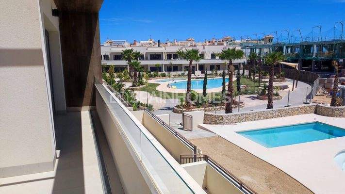 New Apartments in Complex with Swimming Pool in Torrevieja