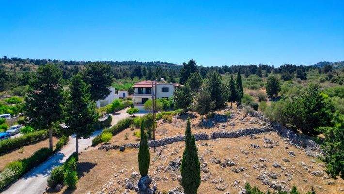 Kreta, Xirosterni: Ruhiges Anwesen in der Nähe des Strandes zu verkaufen