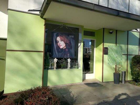 Eingang mit kl. Terrasse