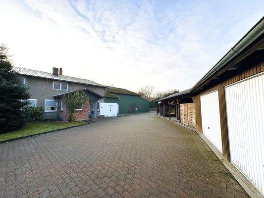 Auffahrt Hinterhof 2