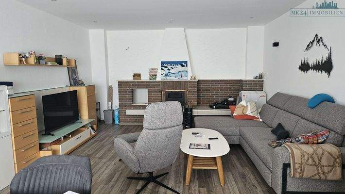 Wohnzimmer mit Kamin