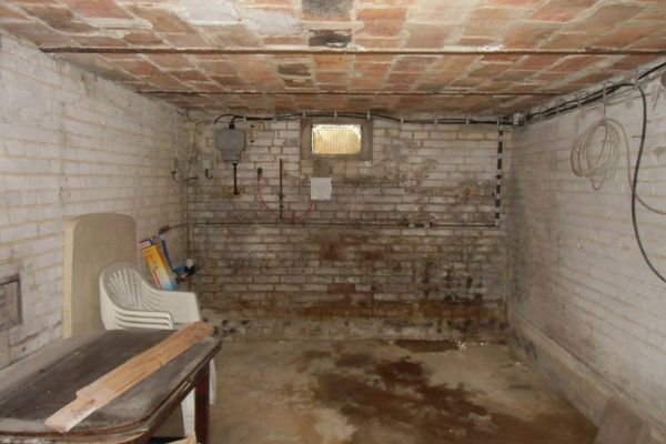 12 Keller mit Hausanschlüssen.JPG