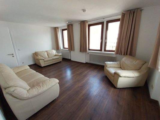 Eines der großzügigen Wohnzimmer in einem der Obergeschosse