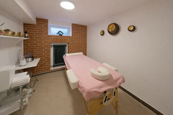 Massageraum im Untergeschoss