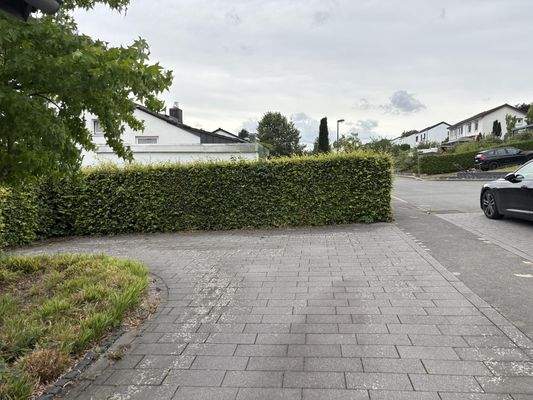 zusätzliche Parkmöglichkeiten vorm Haus