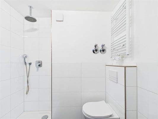 Duschbad m. Waschmaschinenanschluß