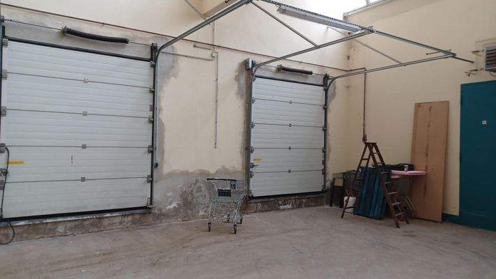 Rolltore vom Innenhof aus