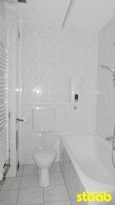 Bad mit Wanne, innenliegend